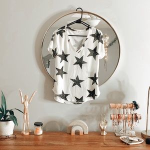 Altar’d state T, black stars on white base, size S, only worn twice!! :)🖤🤍